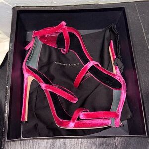 Giuseppe Zanotti Veronica Melograno Fuchsia velvet suede sandals size US 9.5